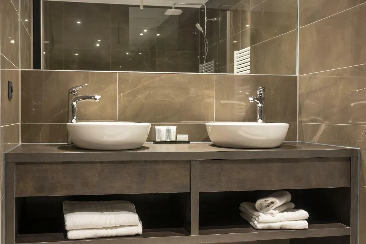 Riva Hotel Den Haag - Delft 4*, The Hague